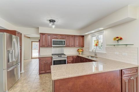 Tiny photo for 1010 W Haven Drive, Arlington Heights, IL 60005 (MLS # 12526190)