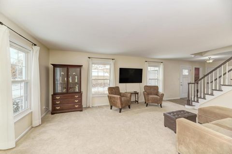 Tiny photo for 1010 W Haven Drive, Arlington Heights, IL 60005 (MLS # 12526190)