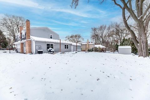 Tiny photo for 1010 W Haven Drive, Arlington Heights, IL 60005 (MLS # 12526190)