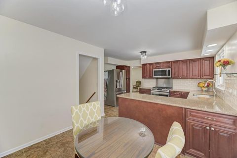 Tiny photo for 1010 W Haven Drive, Arlington Heights, IL 60005 (MLS # 12526190)