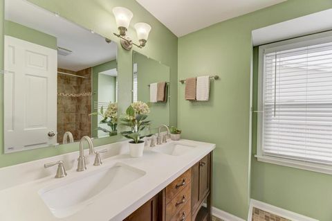 Tiny photo for 1010 W Haven Drive, Arlington Heights, IL 60005 (MLS # 12526190)