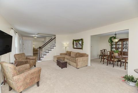 Tiny photo for 1010 W Haven Drive, Arlington Heights, IL 60005 (MLS # 12526190)