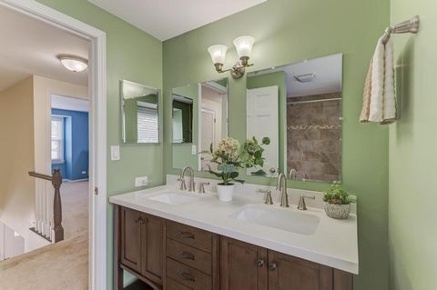 Tiny photo for 1010 W Haven Drive, Arlington Heights, IL 60005 (MLS # 12526190)