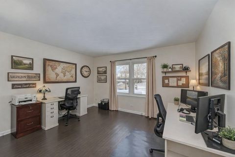 Tiny photo for 1010 W Haven Drive, Arlington Heights, IL 60005 (MLS # 12526190)