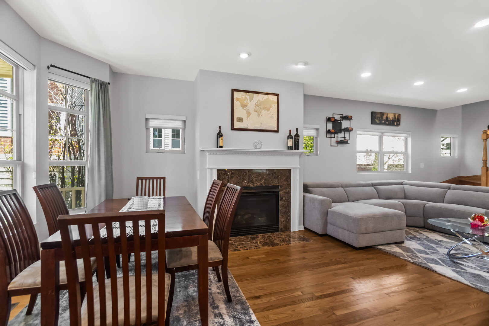 4520 W Larchmont Avenue