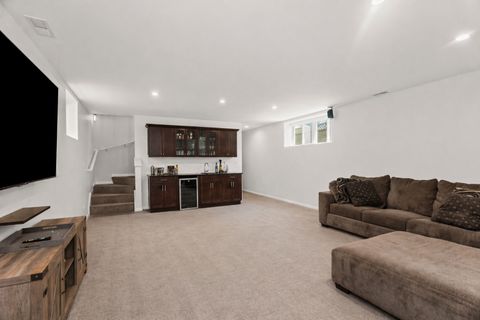 Tiny photo for 4520 W Larchmont Avenue, Chicago, IL 60641 (MLS # 12626919)