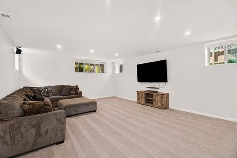 Tiny photo for 4520 W Larchmont Avenue, Chicago, IL 60641 (MLS # 12626919)