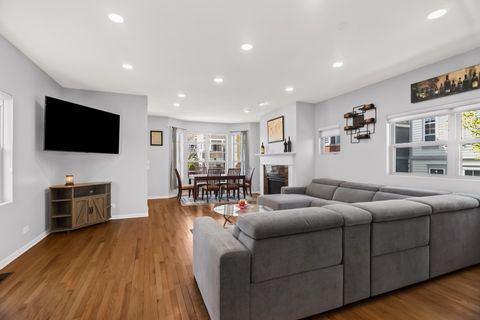 Tiny photo for 4520 W Larchmont Avenue, Chicago, IL 60641 (MLS # 12626919)