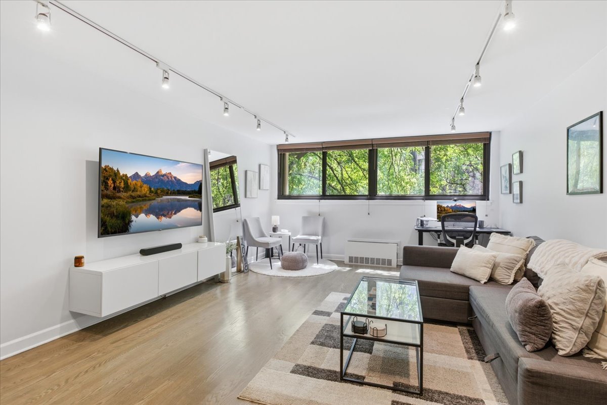 30 E DIVISION Street 2A
