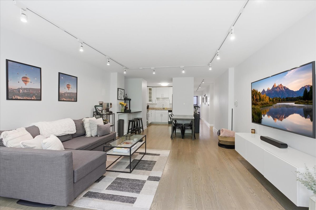 30 E DIVISION Street 2A