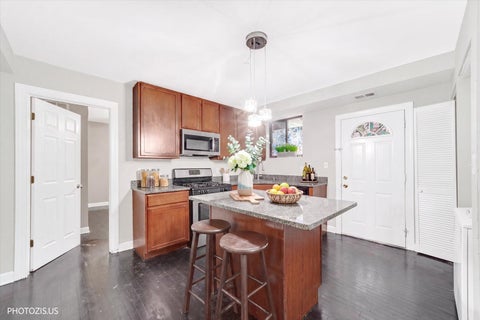 Tiny photo for 6254 N Bell Avenue #T, Chicago, IL 60659 (MLS # 12680342)