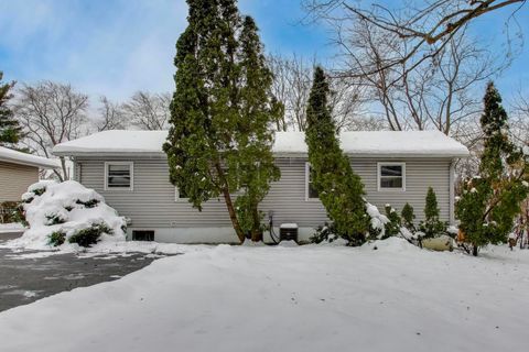 Tiny photo for 10 Pine Avenue, Lake Zurich, IL 60047 (MLS # 12545521)