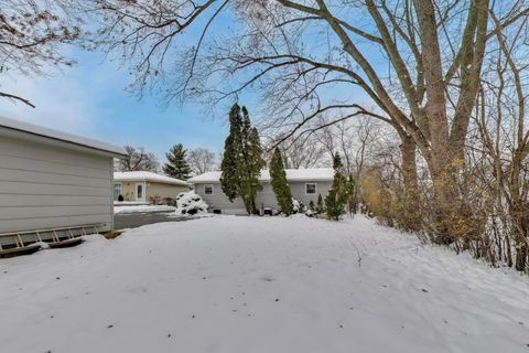 Tiny photo for 10 Pine Avenue, Lake Zurich, IL 60047 (MLS # 12545521)