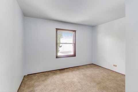 Tiny photo for 10 Pine Avenue, Lake Zurich, IL 60047 (MLS # 12545521)