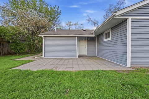 Tiny photo for Carpentersville, IL 60110 (MLS # 12641146)