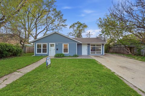 Tiny photo for Carpentersville, IL 60110 (MLS # 12641146)