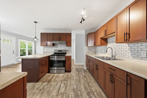 Tiny photo for Carpentersville, IL 60110 (MLS # 12641146)