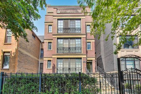 Photo of 920 W Barry Avenue #1, Chicago, IL 60657 (MLS # 12461762)
