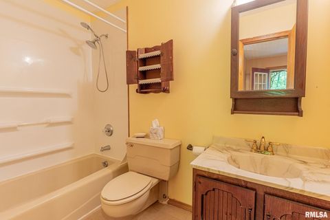 Tiny photo for 15751 E Tolle Road, Mt Vernon, IL 62864 (MLS # EB457898)