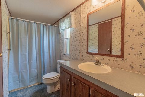 Tiny photo for 15751 E Tolle Road, Mt Vernon, IL 62864 (MLS # EB457898)