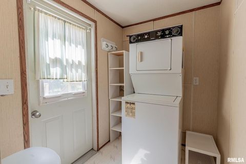 Tiny photo for 15751 E Tolle Road, Mt Vernon, IL 62864 (MLS # EB457898)