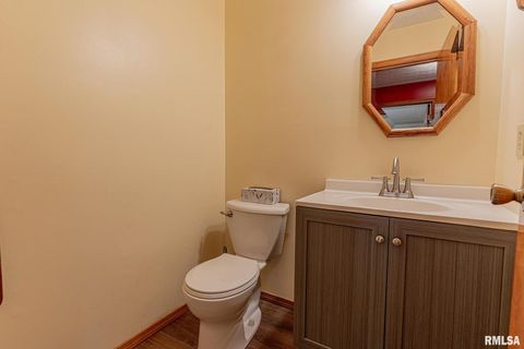 Tiny photo for 15751 E Tolle Road, Mt Vernon, IL 62864 (MLS # EB457898)