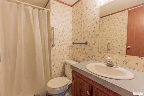 Tiny photo for 15751 E Tolle Road, Mt Vernon, IL 62864 (MLS # EB457898)