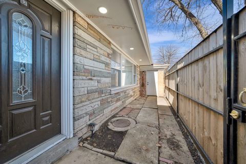 Tiny photo for 3700 W 81st Place, Chicago, IL 60652 (MLS # 12574301)
