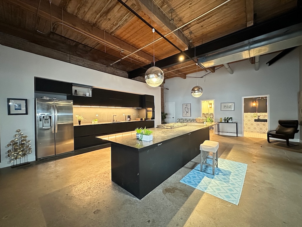 3134 W CARROLL Street 2F
