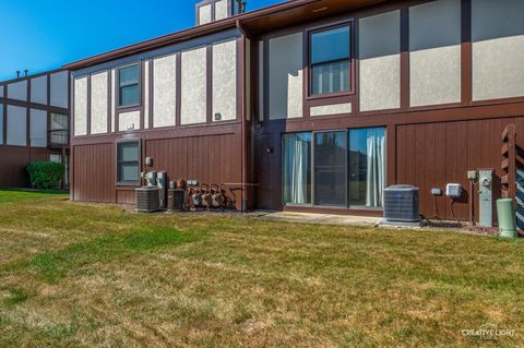 Tiny photo for 7419 Canterbury Place #22-4, Downers Grove, IL 60516 (MLS # 12484725)