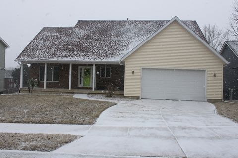 Photo of 1310 W 51st Street, Davenport, IA 52806 (MLS # 12559561)