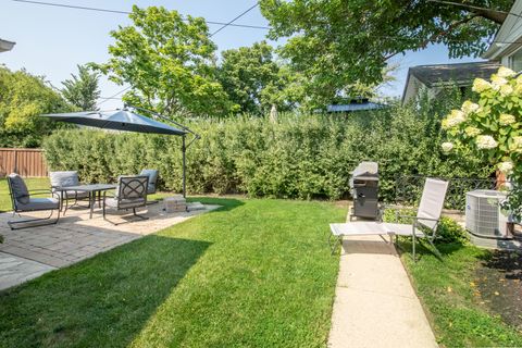 Tiny photo for 900 ROWE Avenue, Park Ridge, IL 60068 (MLS # 12512495)