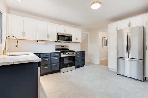 Tiny photo for 6117 W 80th Street W, Burbank, IL 60459 (MLS # 12763009)