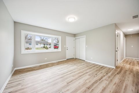 Tiny photo for 65 Della Street, Crystal Lake, IL 60014 (MLS # 12611293)