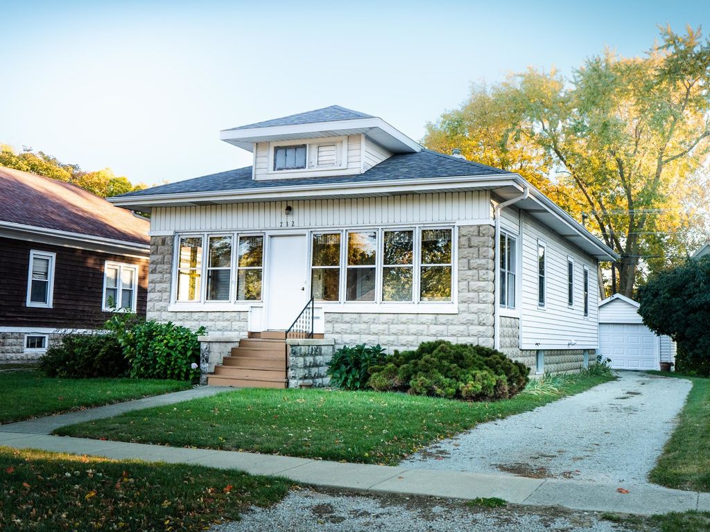 Photo for 732 W Reynolds Street, Pontiac, IL 61764 (MLS # 12502093)