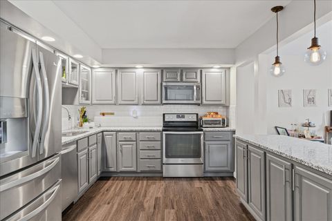 Tiny photo for 7 Briar Hill Circle #7, Champaign, IL 61822 (MLS # 12486175)