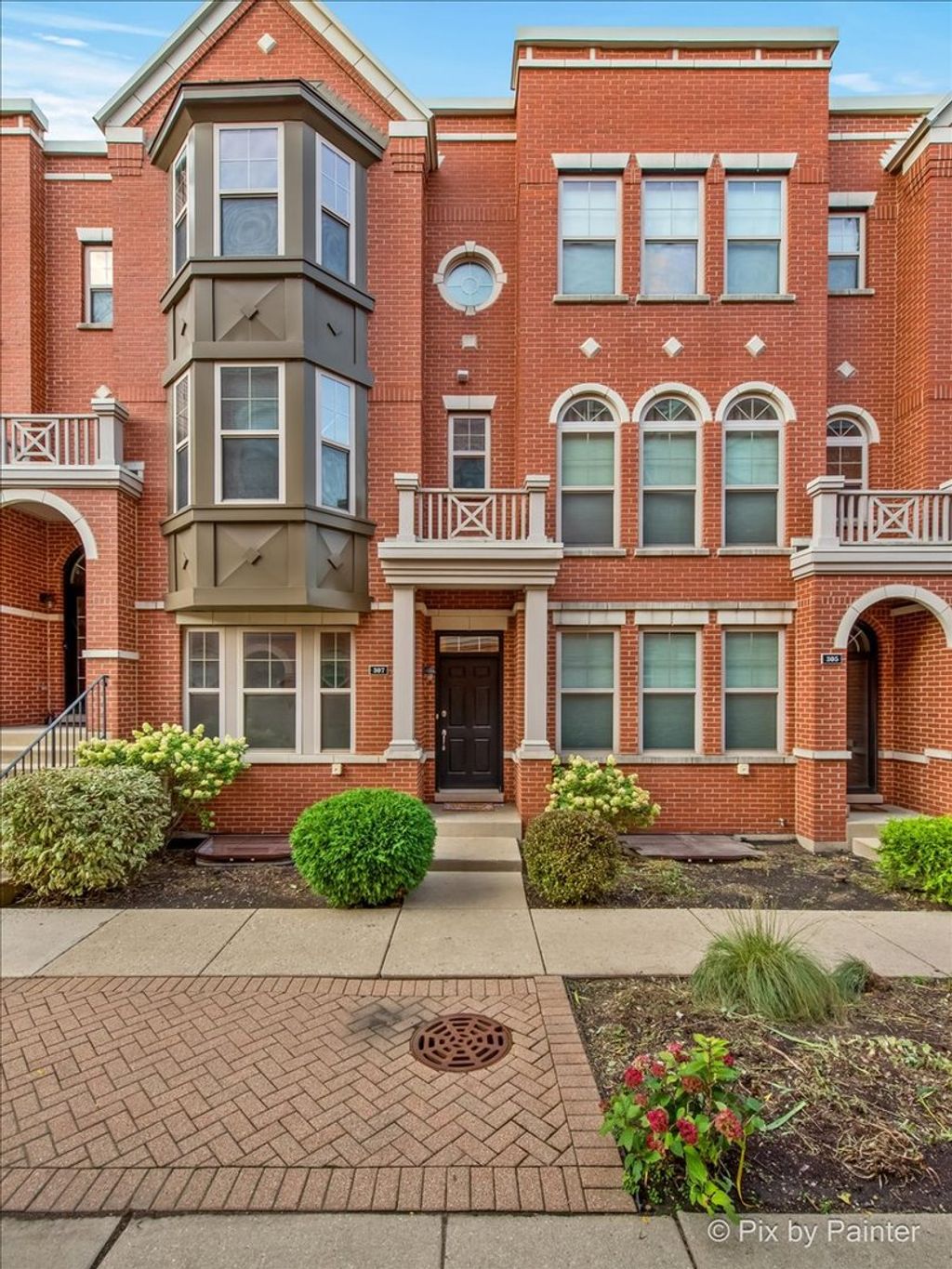 Photo for 307 Narragansett Avenue, Morton Grove, IL 60053 (MLS # 12503688)