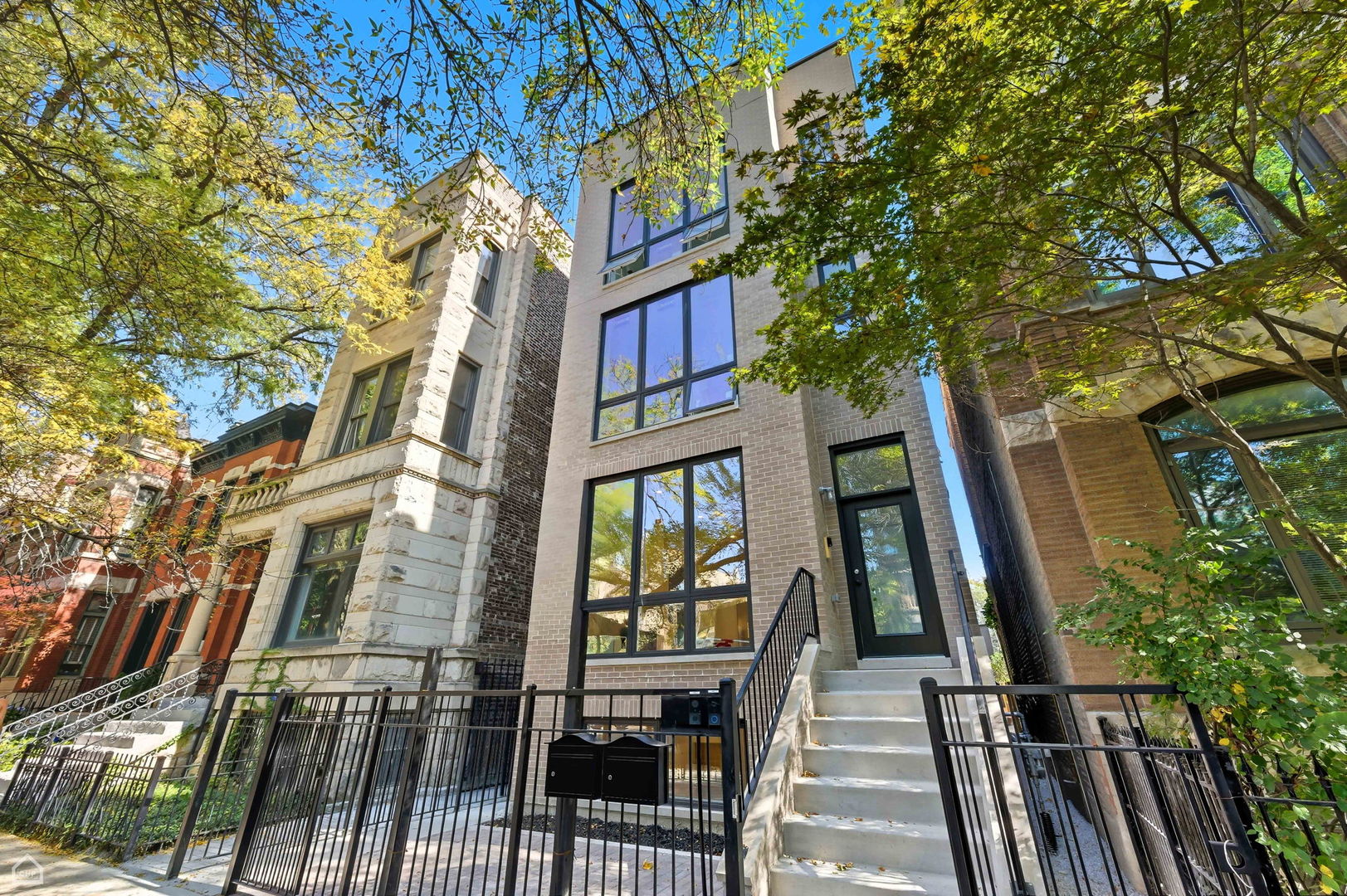 Chicago, Illinois 60614, United States, 4 Bedrooms Bedrooms, ,4 BathroomsBathrooms,Residential,Active,226008