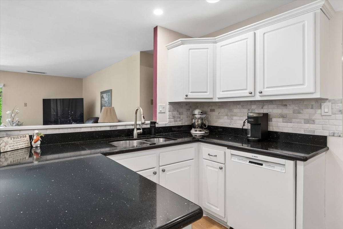 6565 Main Street 201