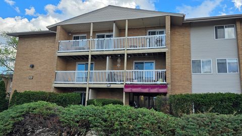 Tiny photo for 910 Beau Drive #202, Des Plaines, IL 60016 (MLS # 12621536)
