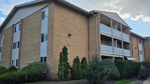 Tiny photo for 910 Beau Drive #202, Des Plaines, IL 60016 (MLS # 12621536)