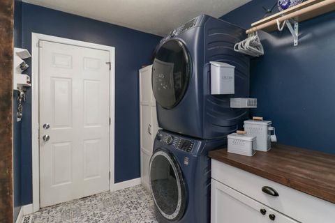 Tiny photo for 1608 Sweetbriar Drive, Bloomington, IL 61701 (MLS # 12505354)