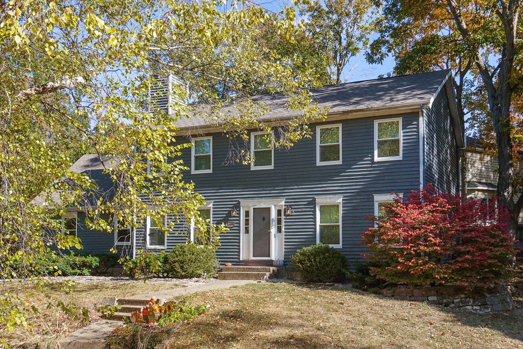 Photo for 1608 Sweetbriar Drive, Bloomington, IL 61701 (MLS # 12505354)