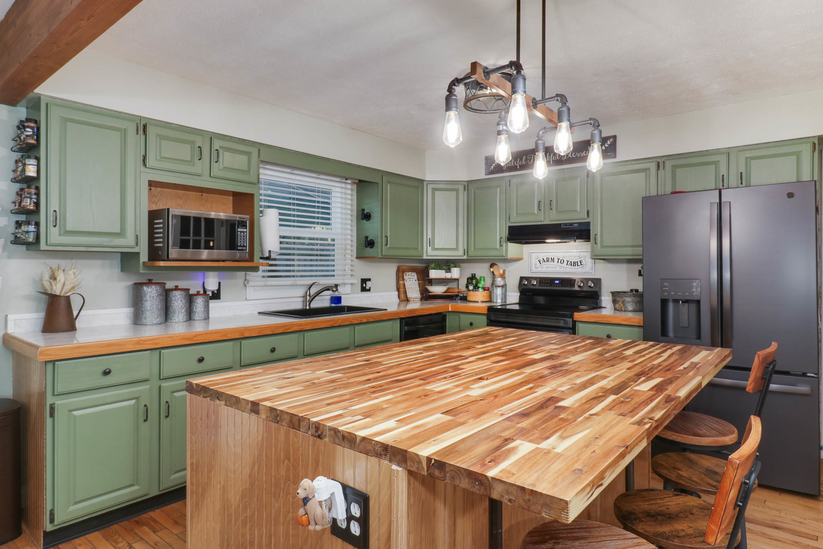 1608 Sweetbriar Drive