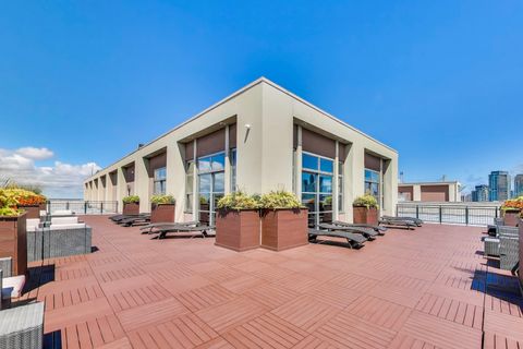 Tiny photo for 900 N Kingsbury Street #1025, Chicago, IL 60610 (MLS # 12526844)