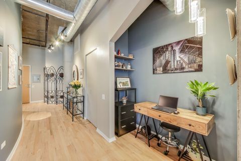 Tiny photo for 900 N Kingsbury Street #1025, Chicago, IL 60610 (MLS # 12526844)