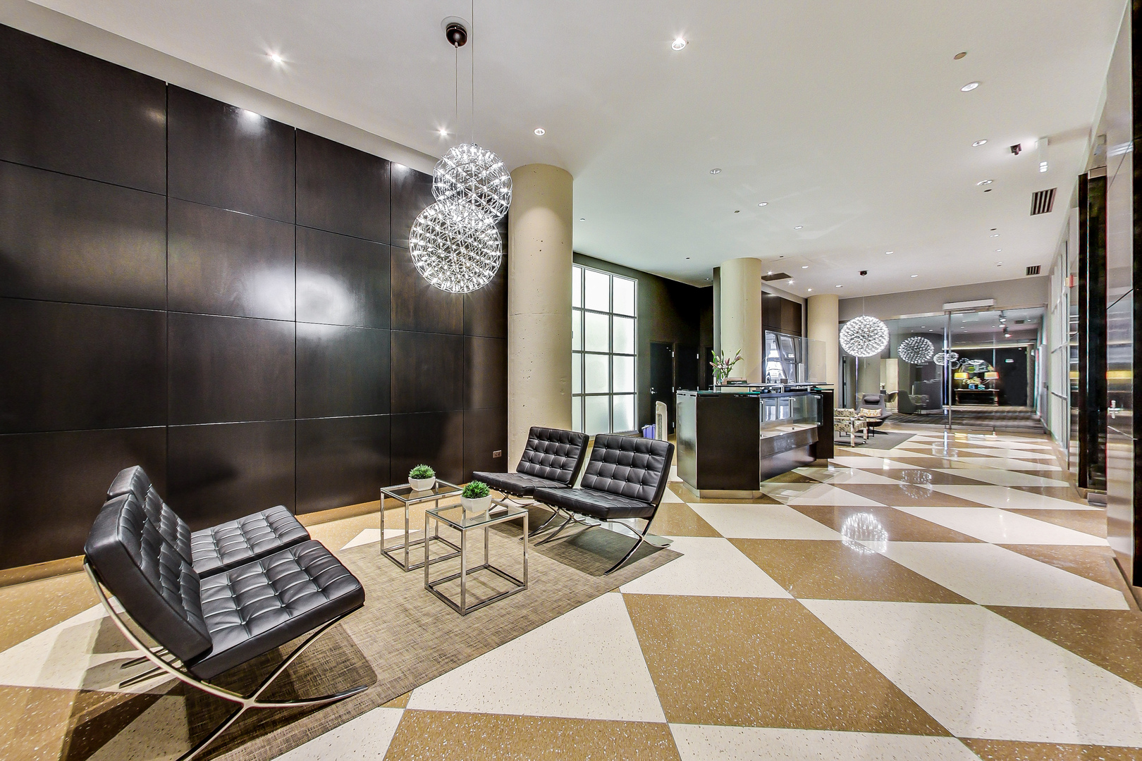 900 N Kingsbury Street 1025