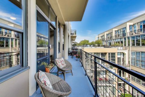 Tiny photo for 900 N Kingsbury Street #1025, Chicago, IL 60610 (MLS # 12526844)