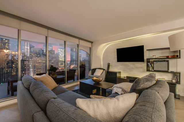 300 N State Street 2512