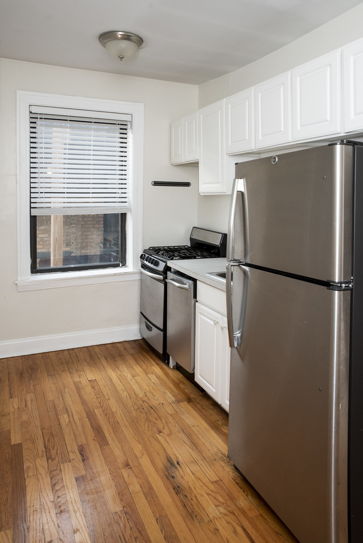 837 W Cornelia Avenue 3N